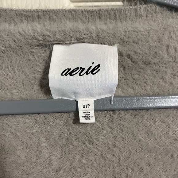 Soft fuzzy Aerie cropped sweater. Never worn. Size S - Picture 2 of 3